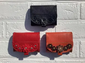 가죽 꽃 장식의 카드 홀더가 달린 코인 케이스