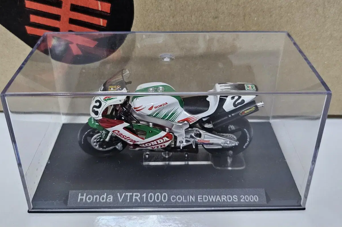 Motorcycle model Honda VTR 1000 Circuit Version 1:24. Diecast