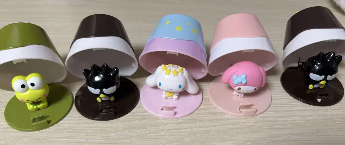 Bulk) Sanrio chocolate try-out Cinnamoroll Mamegoma Keroppi Badmatsumaru figures