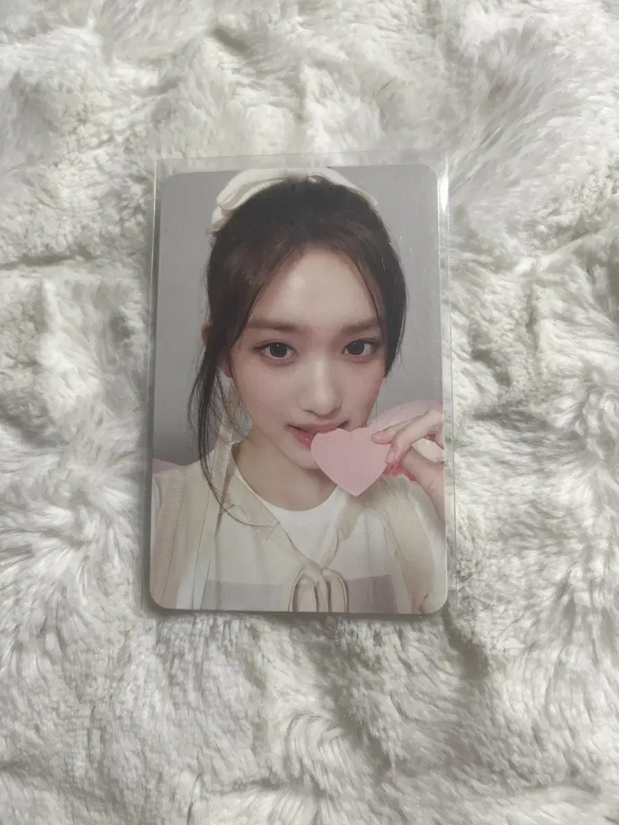 2024 seasons greetings ssq pre-order benefit I sell Leeseo photocard