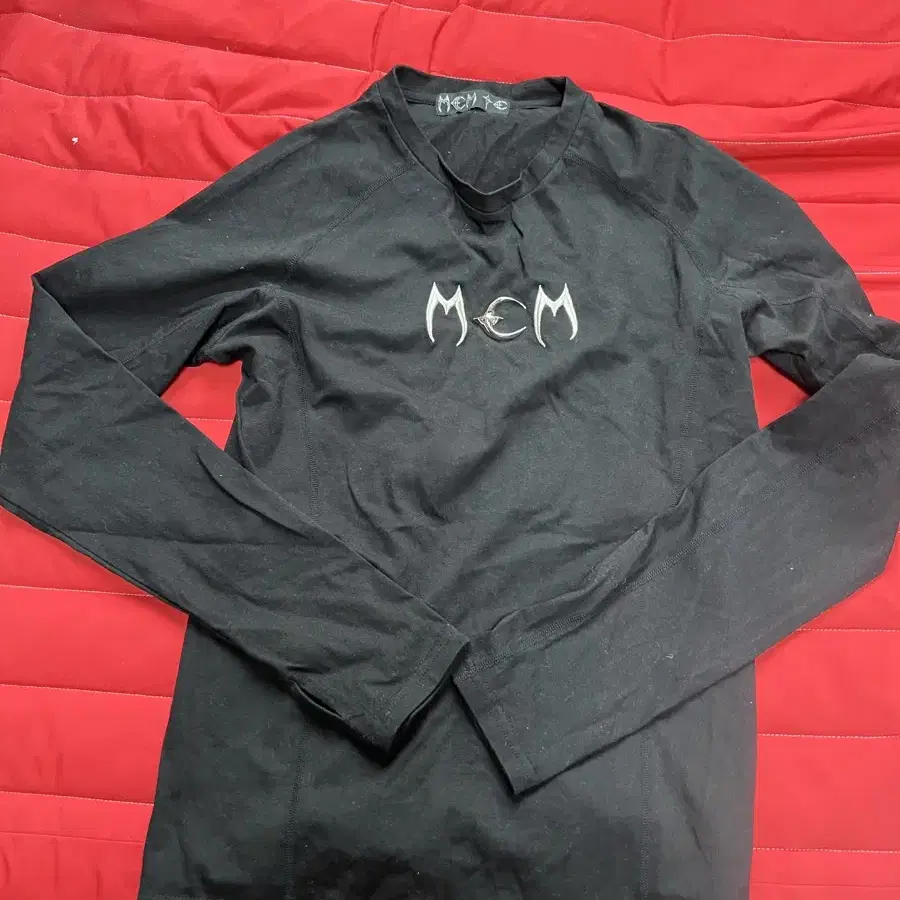 떠그클럽 x mcm 콜라보긴팔 L