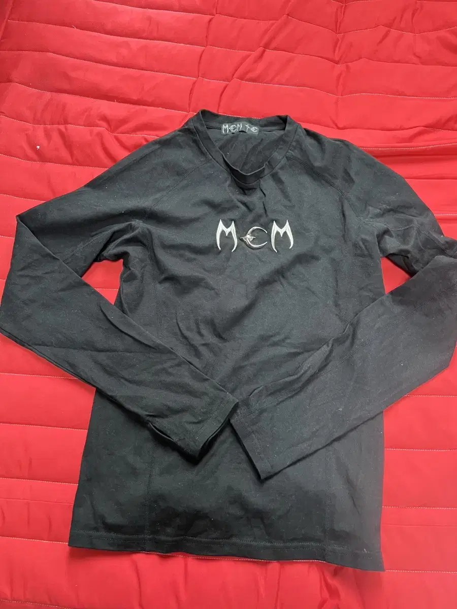 떠그클럽 x mcm 콜라보긴팔 L