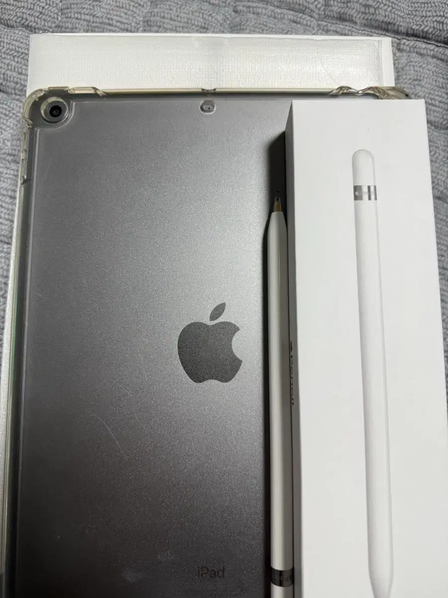 iPad 9th generation 64GB + Apple Pencil 1st generation Battery 98