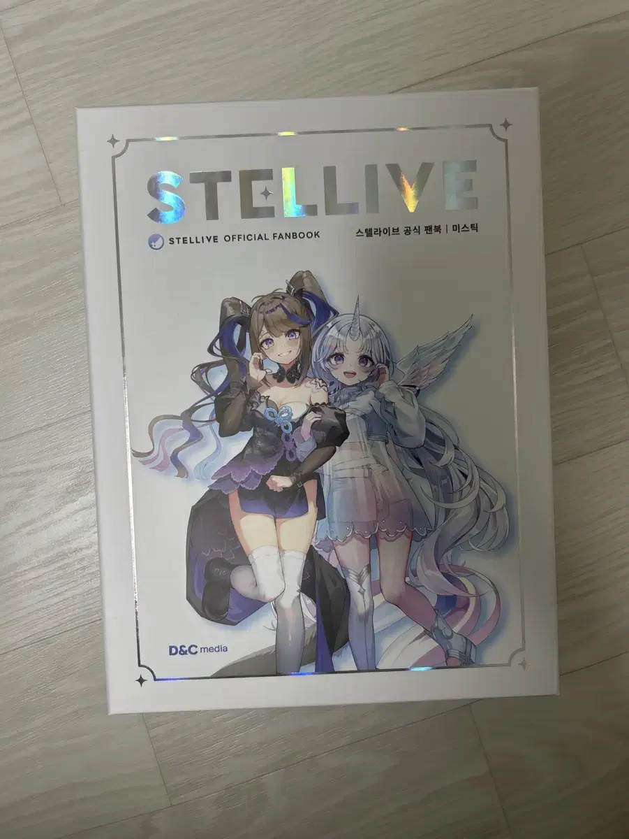 Stellive 1st and 2nd generation fanbook