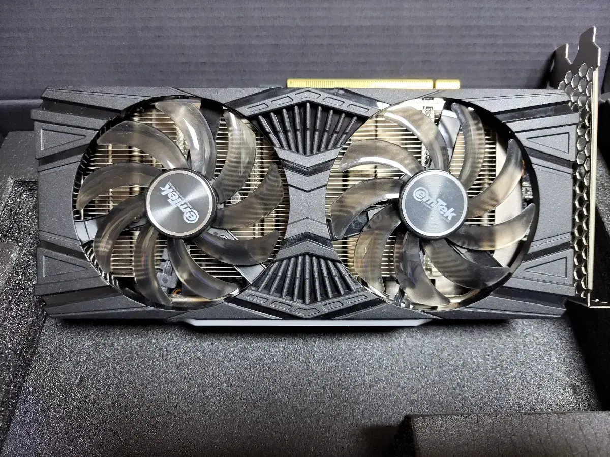 컴퓨터 그래픽카드 EMTEK GTX1660TI DUAL OC 6GB