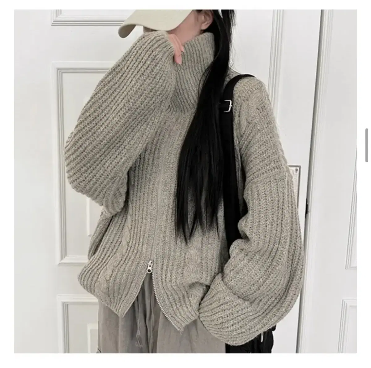 Communication) High-neck kara Two-way thick twisted knit zip-up