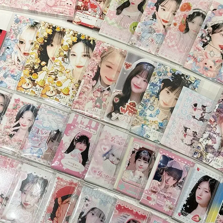 Unsealed) Set of QWER Heights pop up Photo Card Holder keyring