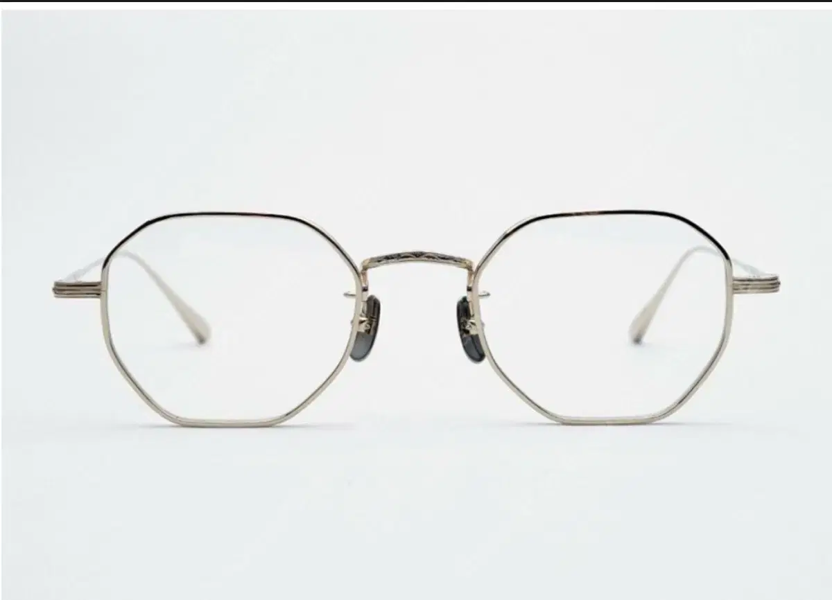 We sell Jinro Kousaku glasses