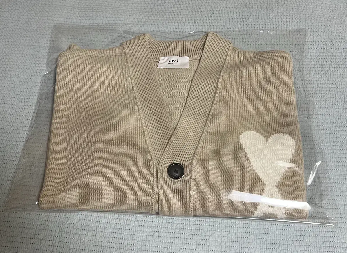 [New Product] Ami 22ss Big Heart Logo Cardigan Beige L Size Authentic