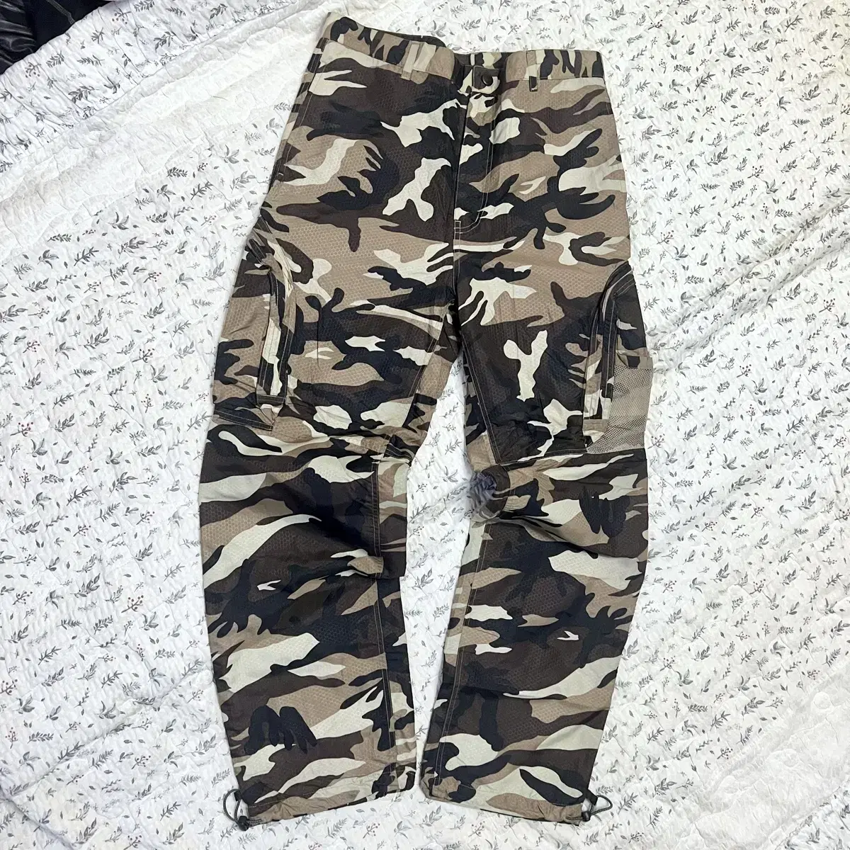 [L] Camo Nylon String Cargo Pants