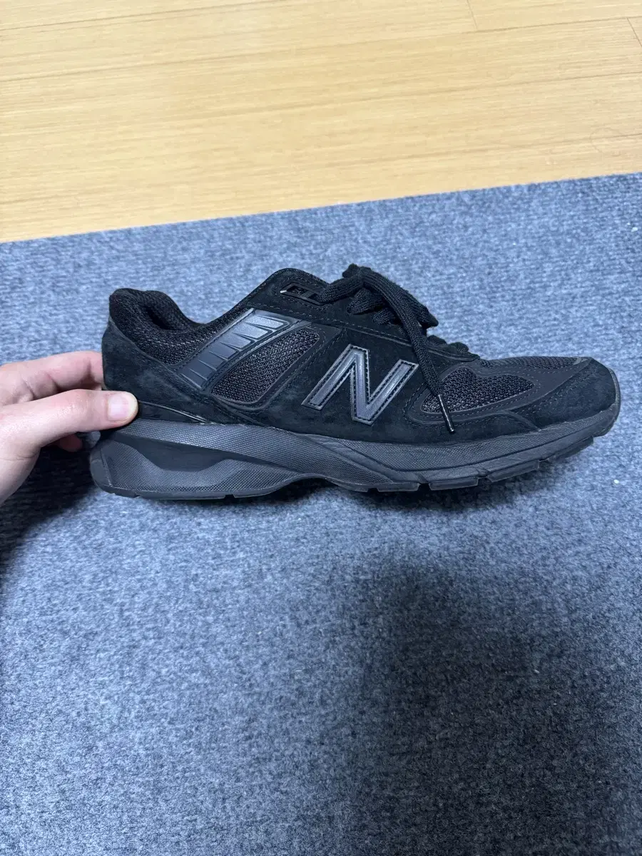뉴발란스 990v5 트리플블랙 265