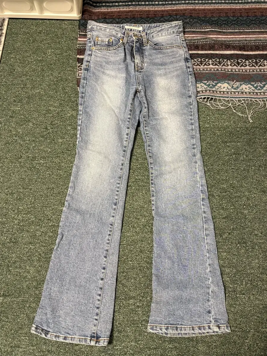 Several pairs of jeans