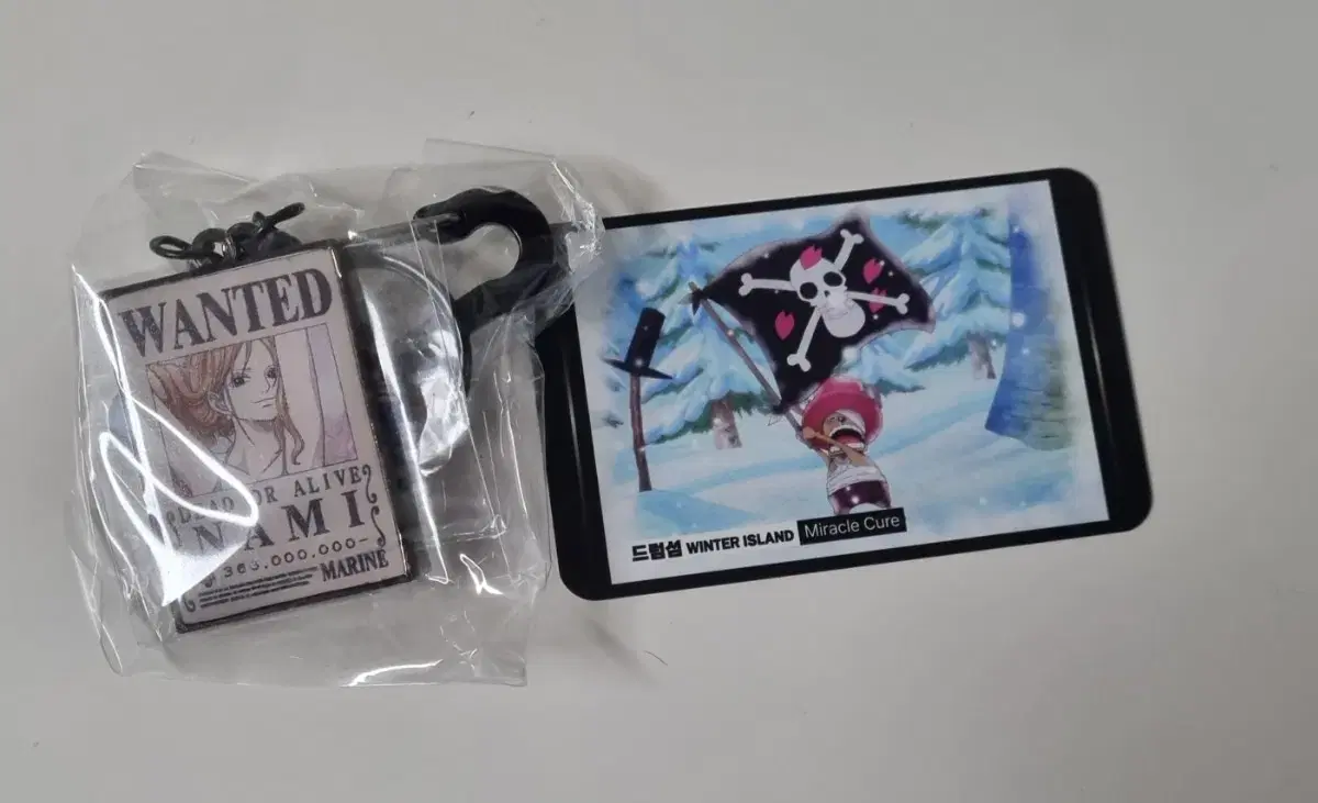 Ki Young's ONEPIECE merchandise, Namiki Ring + Choppa photocard, are for sale.