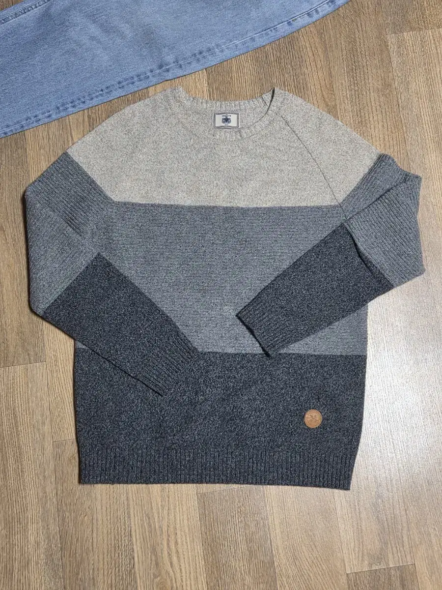 Engineering essentials Knit