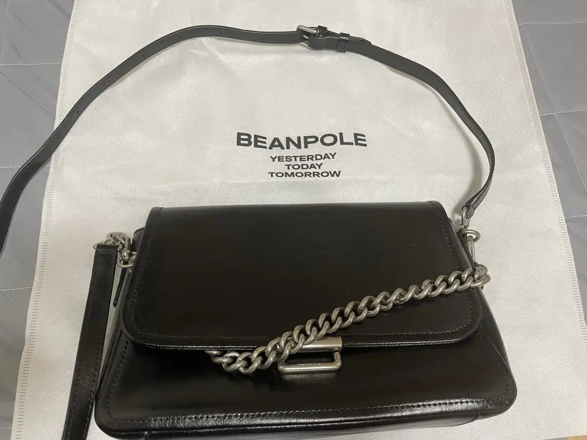 Bean Pole Nora Chain Medium Tote Bag Black