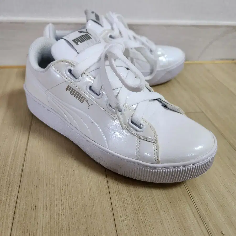 푸마 비키 플랫폼 PUMA 운동화. 사이즈 220mm