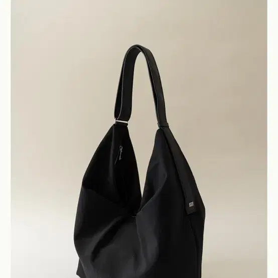 킨더살몬 미아백 Mia Oversized Bag Black