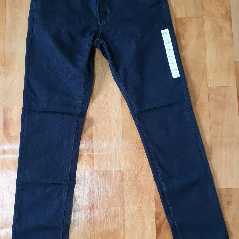 UNIQLO 유니클로 (New Product) UNIQLO Miracle Air Skinny Jeans on