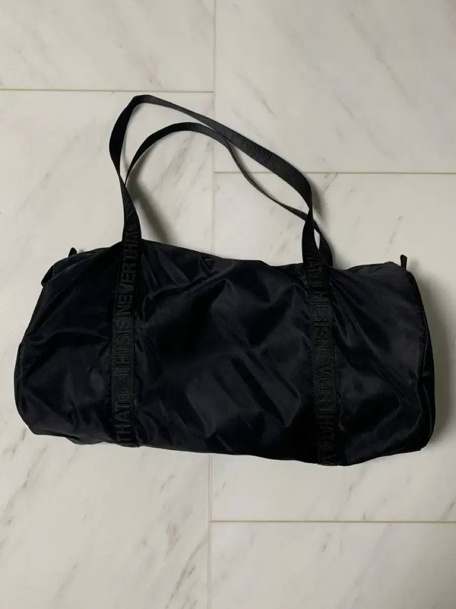 디스이즈네버댓 Light Duffle Bag 블랙