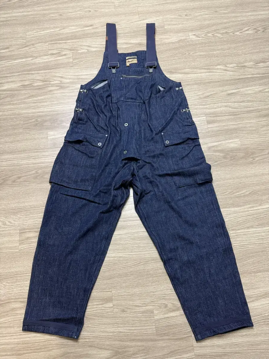 (54) Nigel Carbon Dungaree Denim