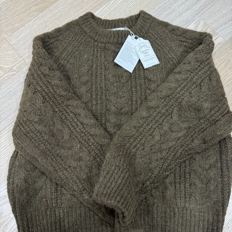 새상품) 썸웨어버터 Chelsea alpaca cable knit