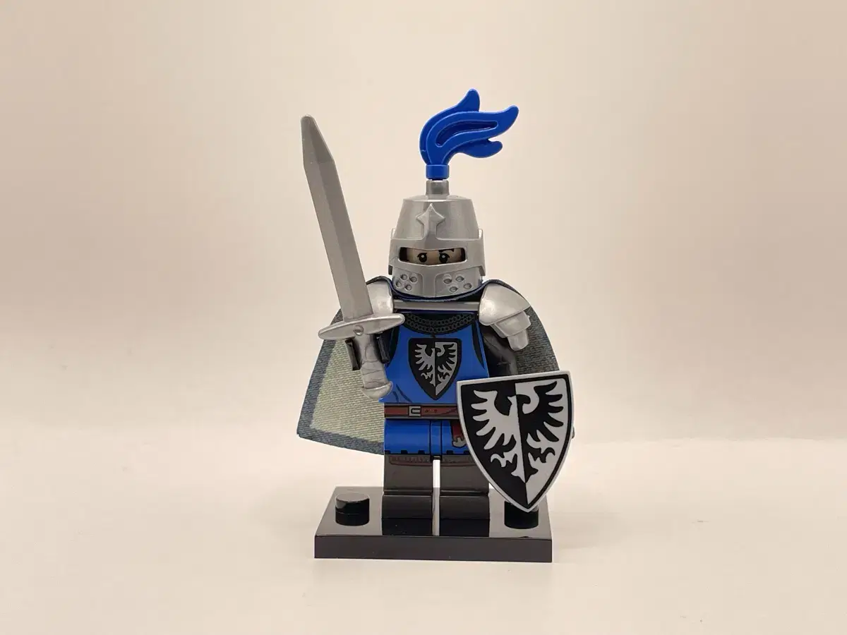 LEGO (compatible) Castle Figure Lion Falcon Knight