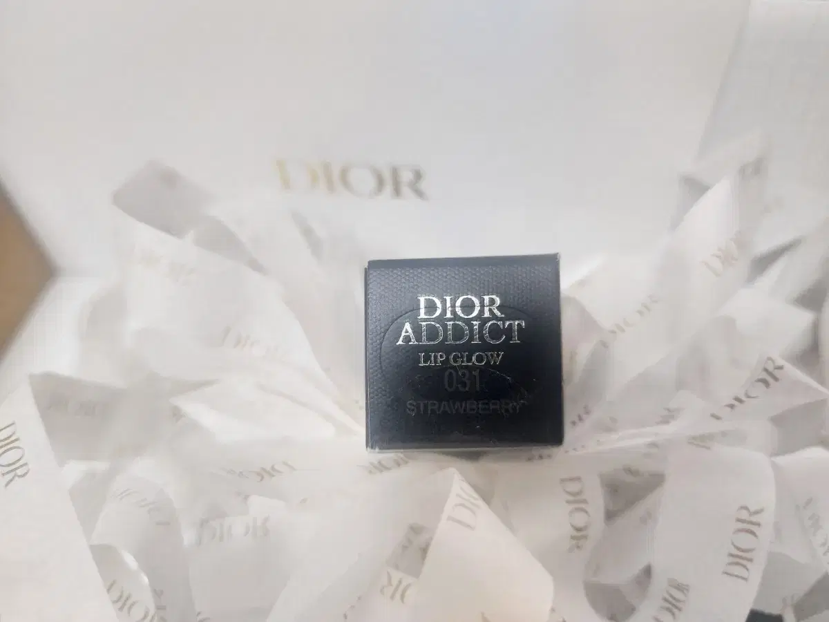 [New, sealed product] Dior Addict Lip Glow 31 Strawberry Lip Balm