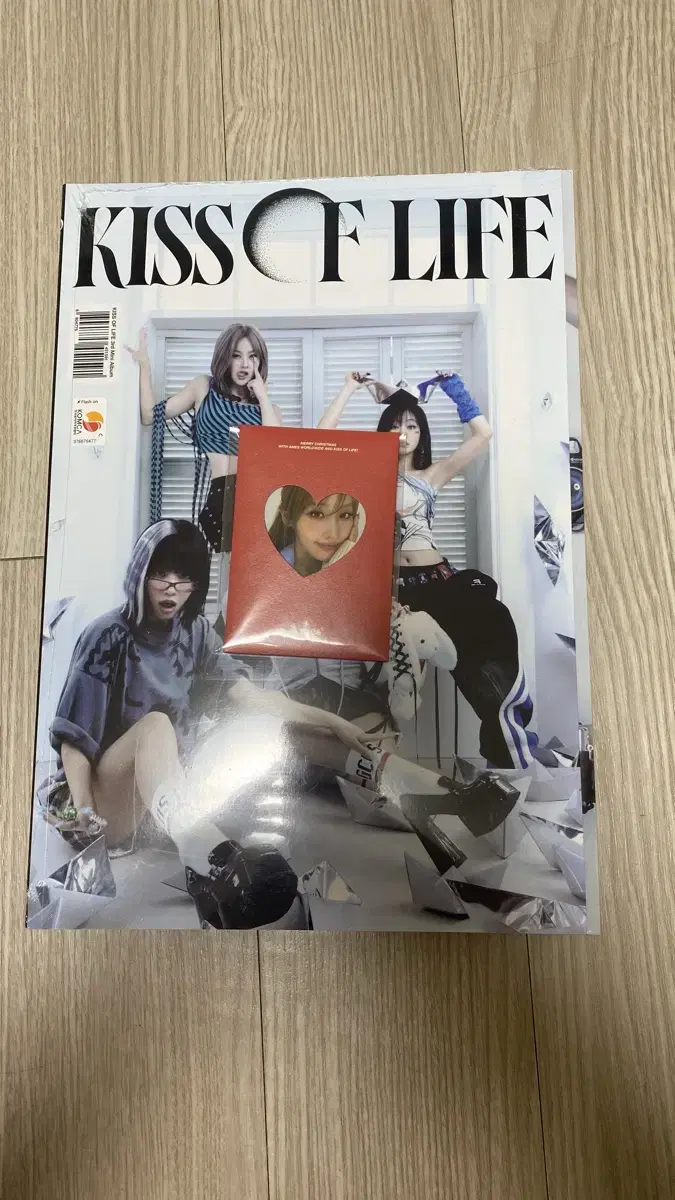 Kiss of Life Sealed Album + Ames Pre-Order Benefit Photocard