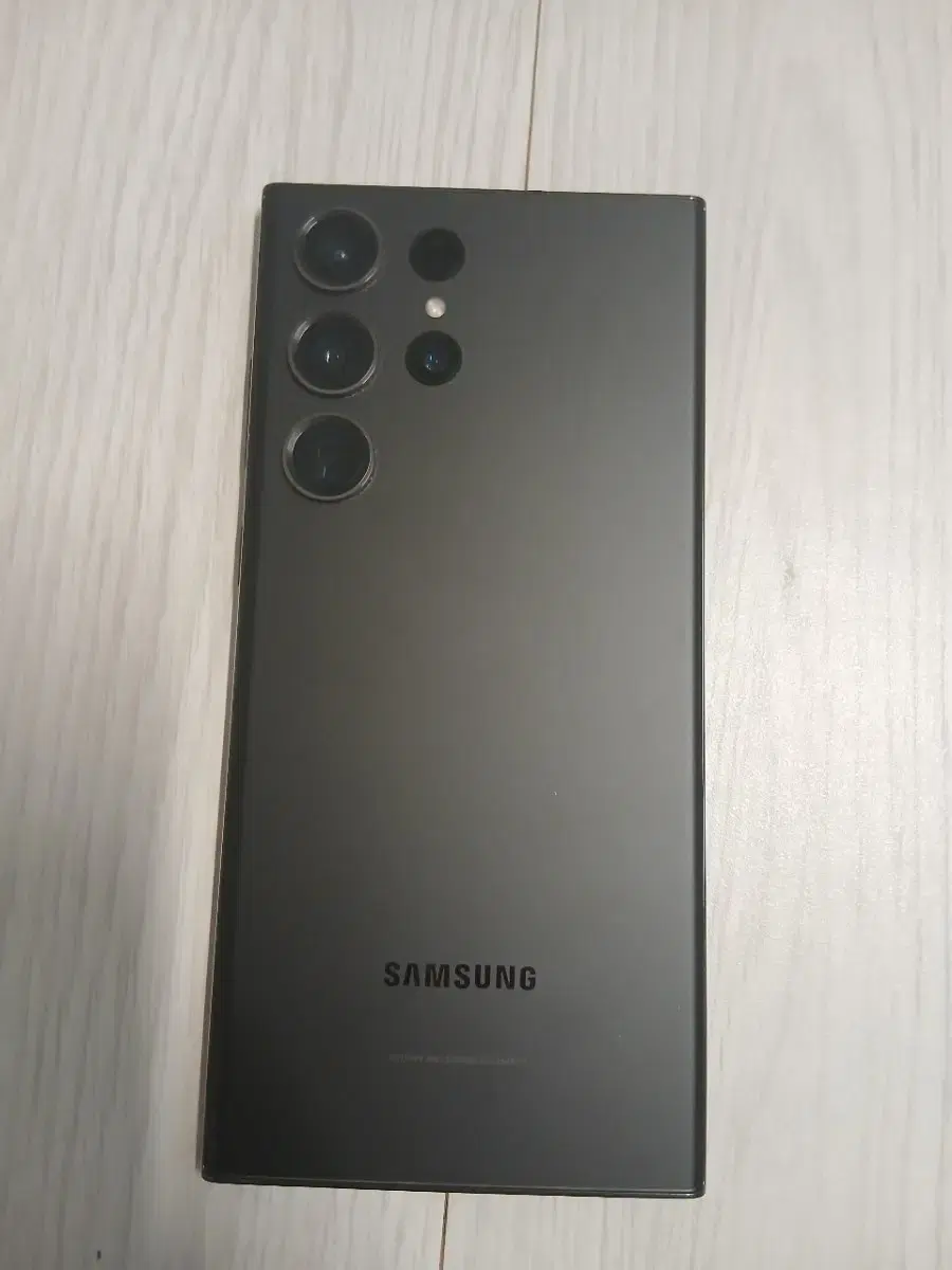 S23울트라 블랙 256GB 입니다.