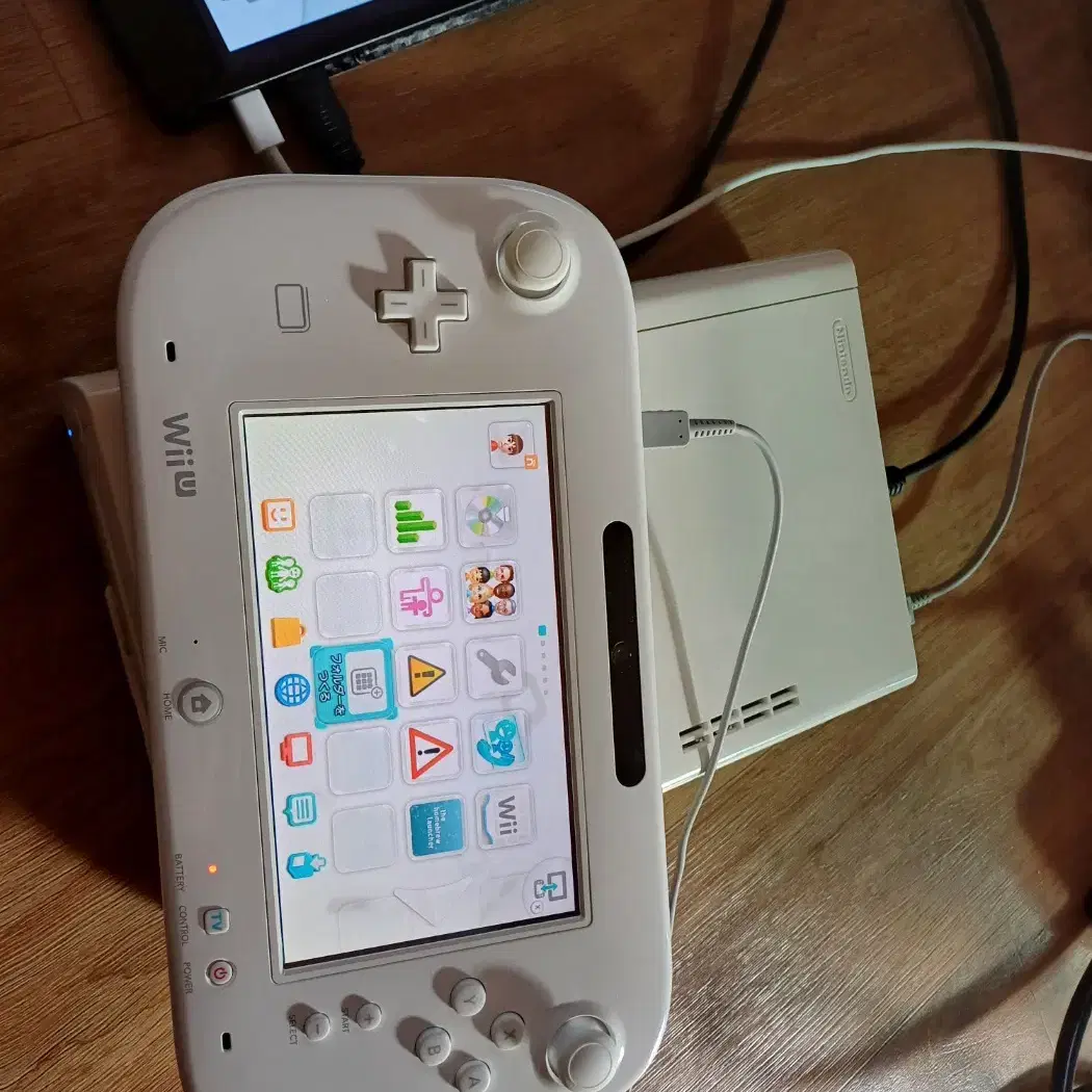 WiiU 소장용(상태 A+) 일판 본체 박스셋 팝니다.