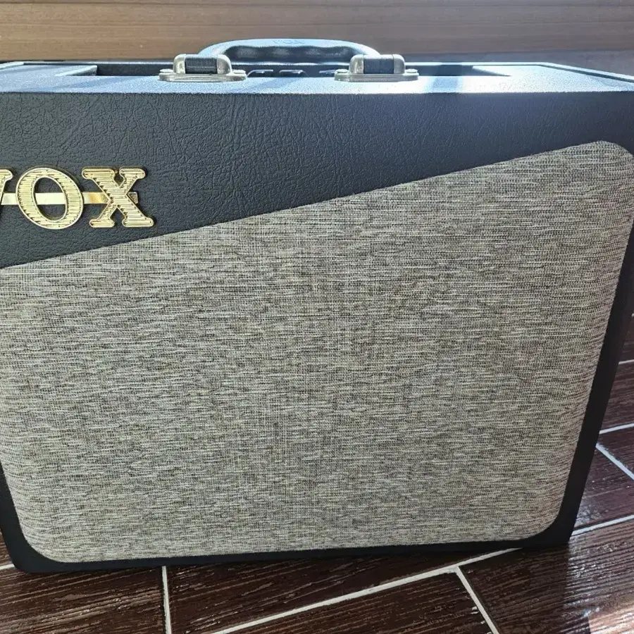 Vox av30