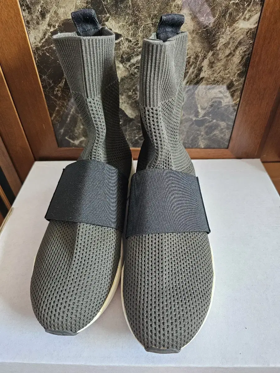 (Bargain) High-top knit slip-on