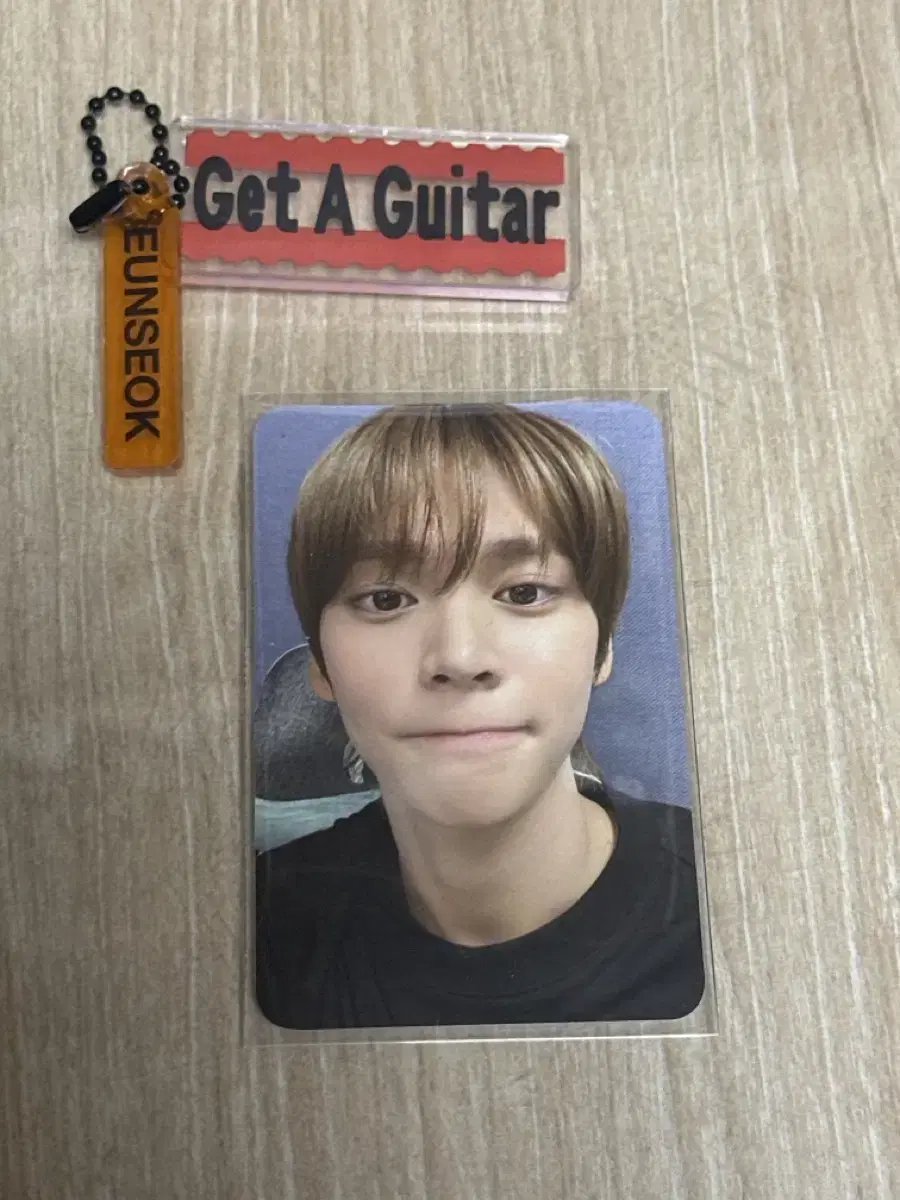 Eunseok Get a Guitar keyring Photocard