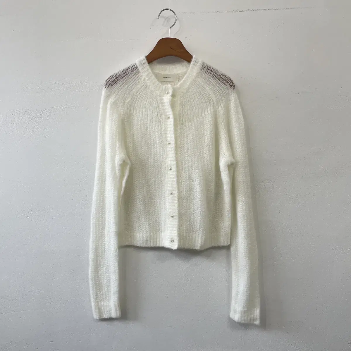 New product, pearl lace knit cardigan