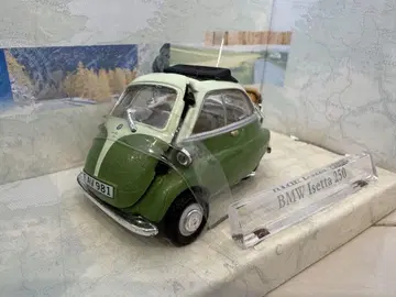 기믹이 있는 BMW Isetta 250 카라라마 미니카 1/43