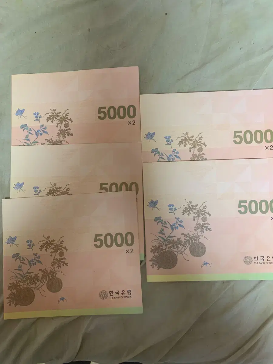 In 2006, five 5,000 won notes in bulk