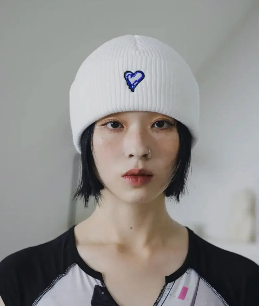 그레이노이즈 melting heart beanie white