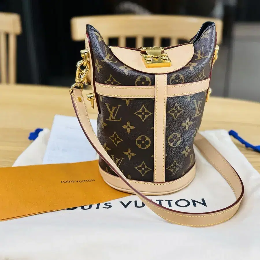 LV모노그램 쁘띠 버킷백(LV Monogram Petite Bucket)