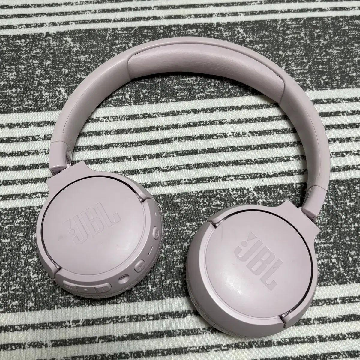 JBL TUNE660NC 헤드폰 헤드셋 핑크 색상.