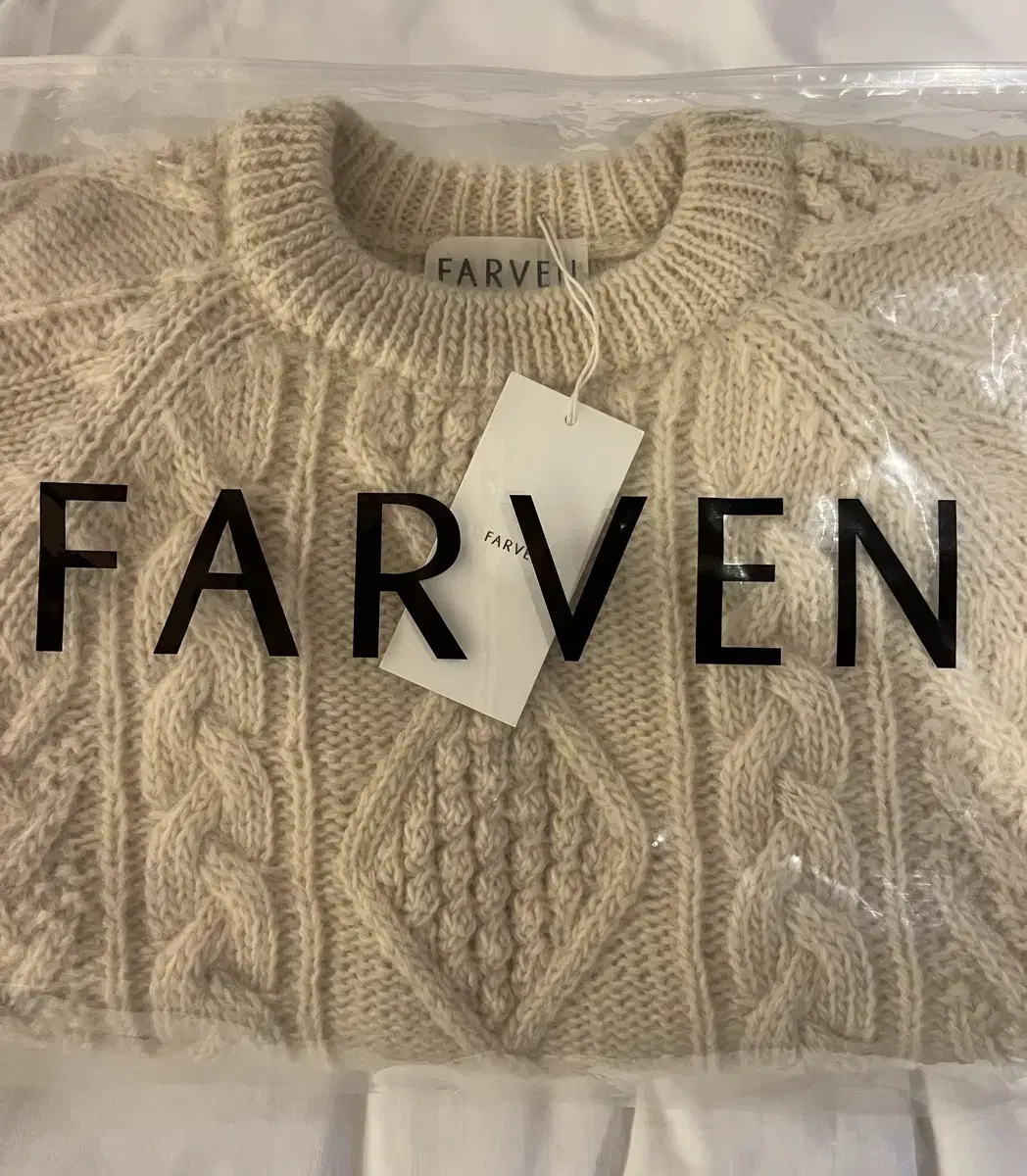 파르벵 CAROL WOOL CABLE KNIT(IVORY)