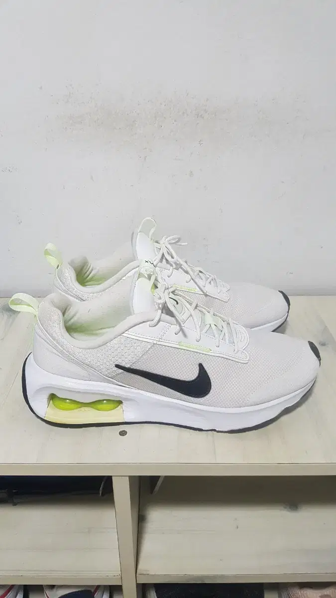 택포 265~270 정품 NIKE AIR-MAX 인터락 쿠션 스니커즈