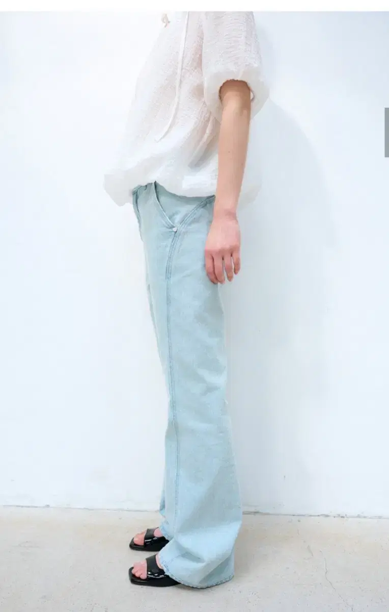 LINE BOOTCUT DENIM PANTS (LIGHT BLUE)