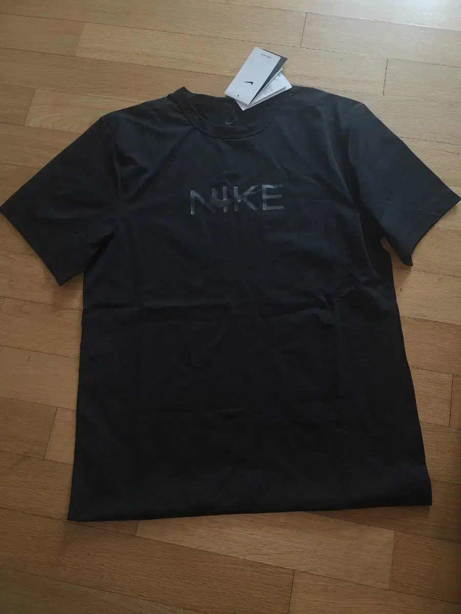 New Nike Vahn Short Sleeve Tee