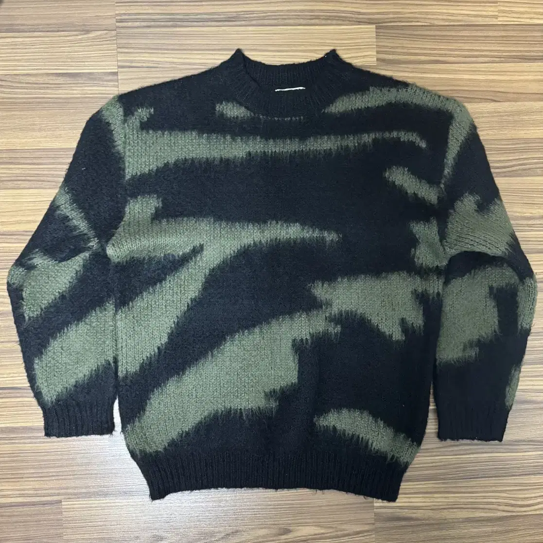 Zebra knit (얼룩말 패턴 니트)