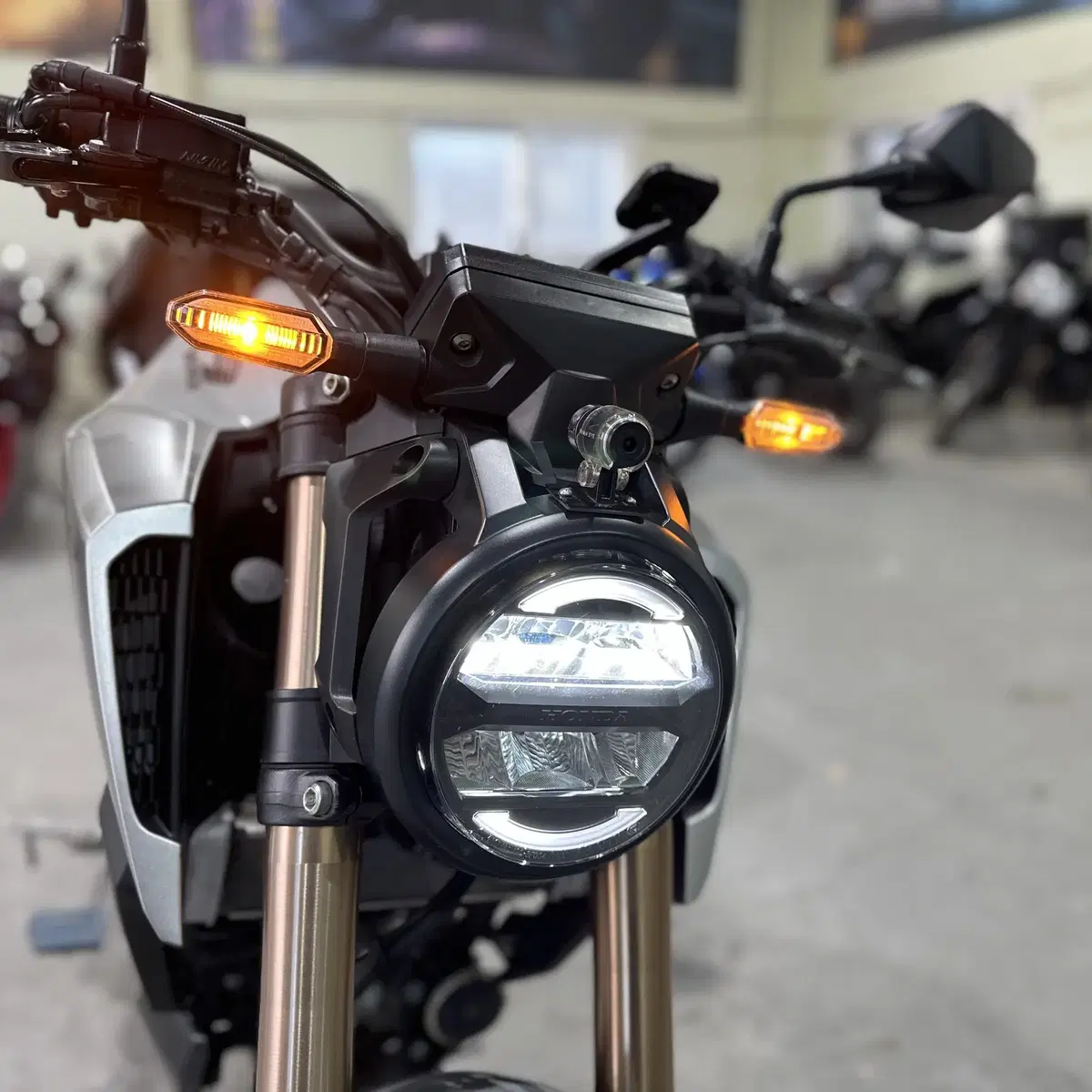 혼다 CB125R 21년 9천KM 2채널 블박 튜닝 CB 125 R CB