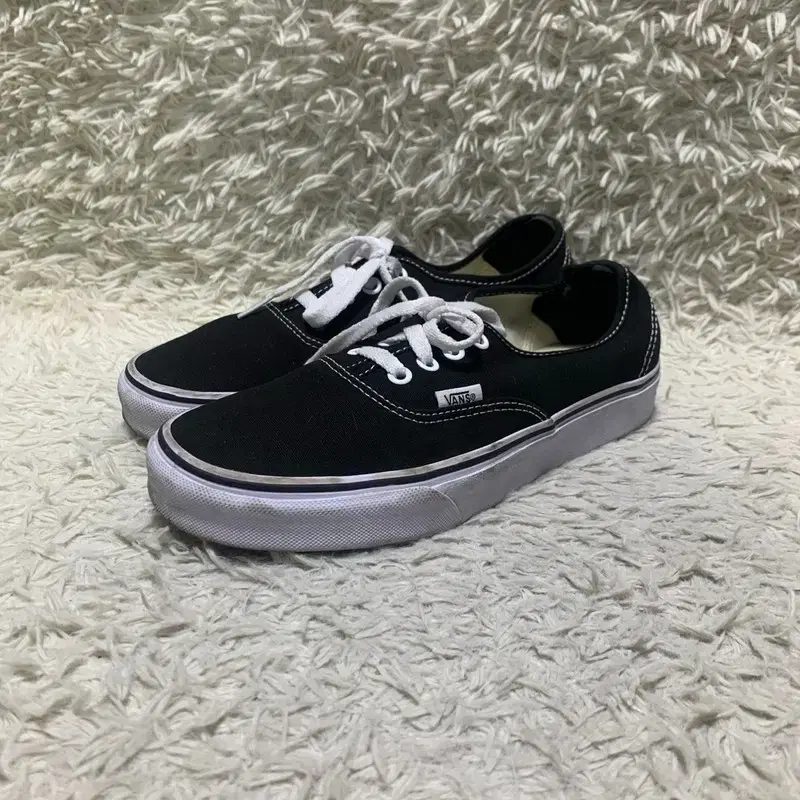 [240] VANS 반스 어센틱 스니커즈