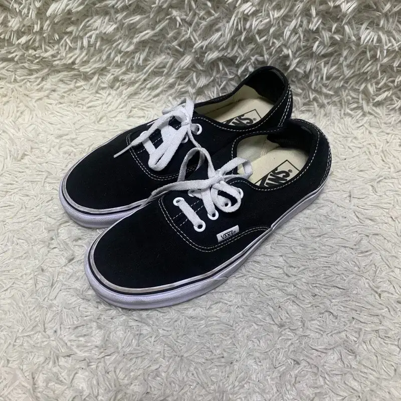 [240] VANS 반스 어센틱 스니커즈