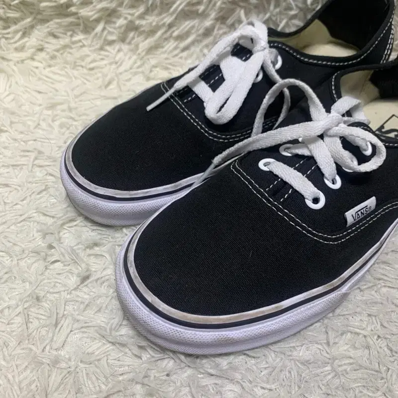 [240] VANS 반스 어센틱 스니커즈