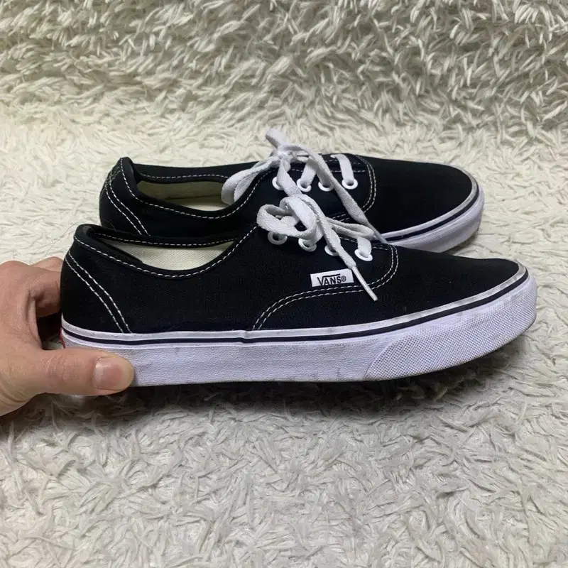 [240] VANS 반스 어센틱 스니커즈