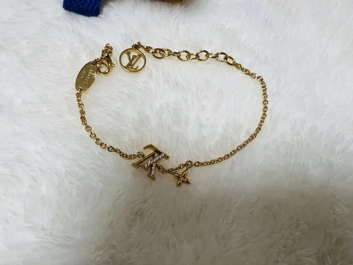 Louis Vuitton LV Iconic Bracelet M00587